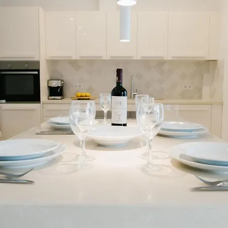 Aqua Blue Suites Apartment Karteros