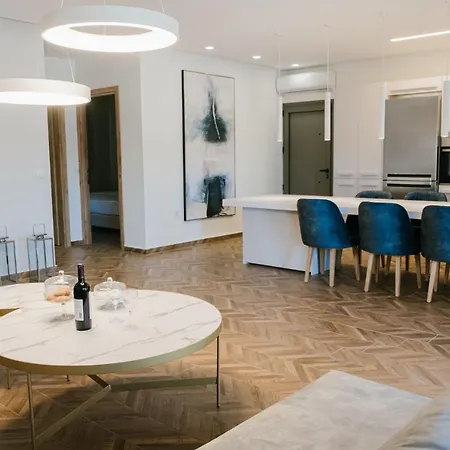 Aqua Blue Suites Apartment Karteros