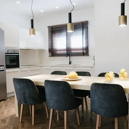 Aqua Blue Suites Apartment Karteros