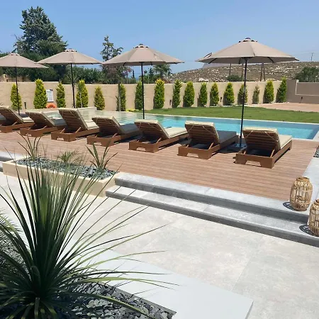 Aqua Blue Suites Apartment Karteros