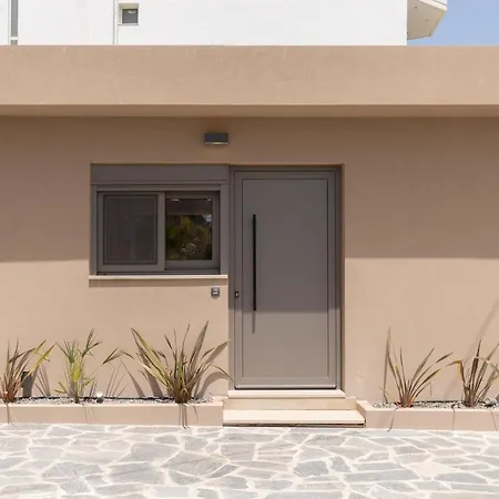Aqua Blue Suites Apartment Karteros